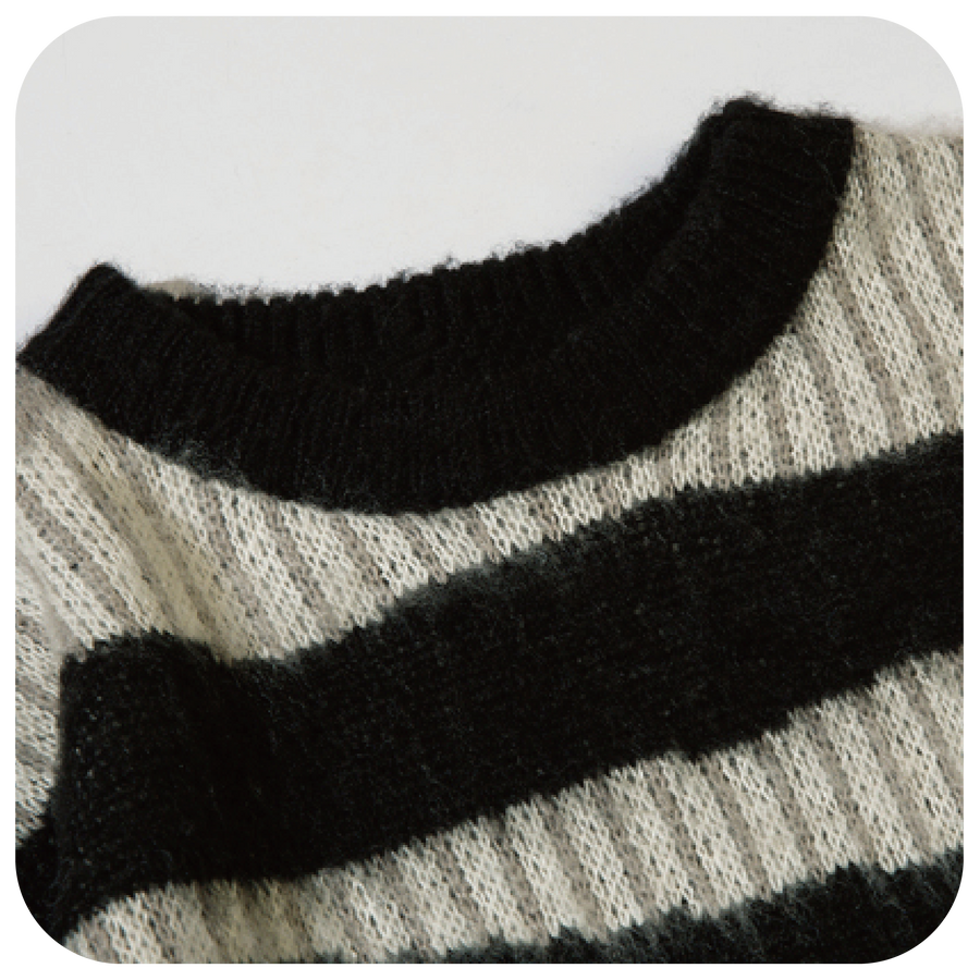 Вязаный пуловер с нерегулярными полосками